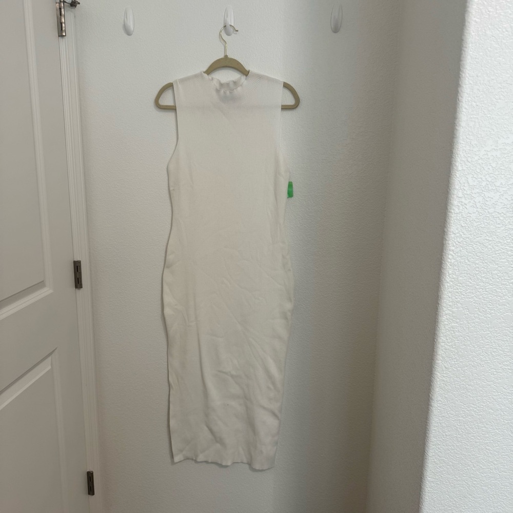 Elegant White Sleeveless Midi Dress